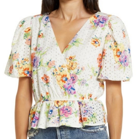 Wayf Tops - Wayf Floral Eyelet Puff Sleeve Peplum Top Size XS